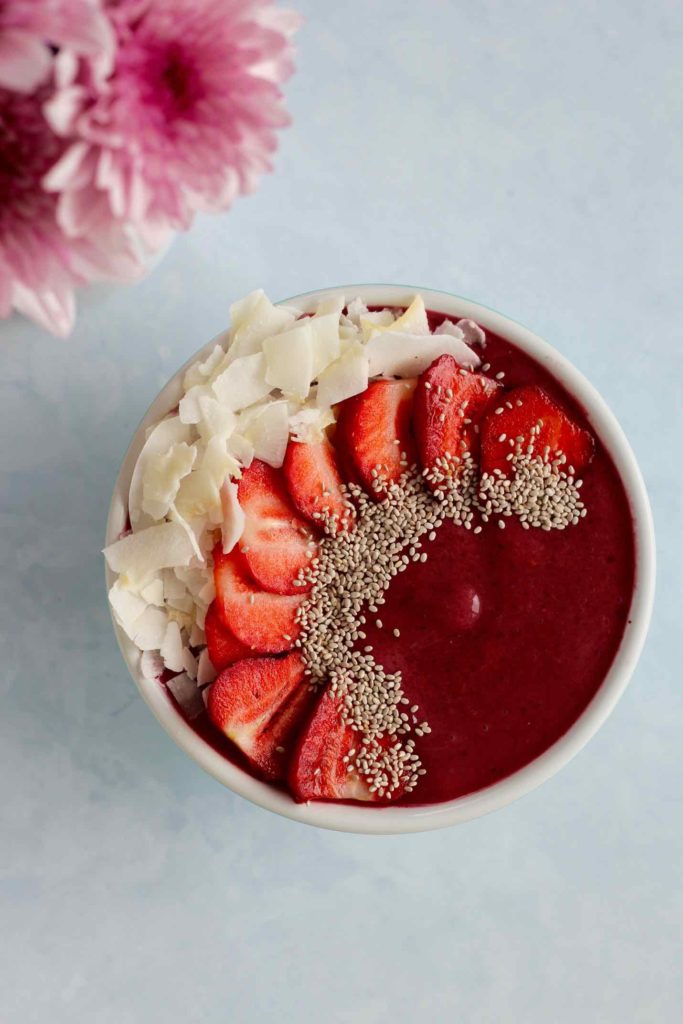 kiwi-berry-smoothie-bowl